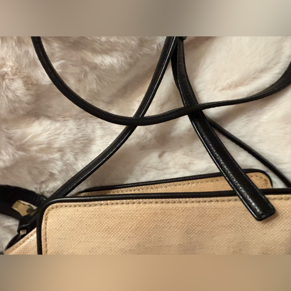 Kate Spade Black Bow on Cream Straw-like Crossbody Bag - Picture 12 of 15